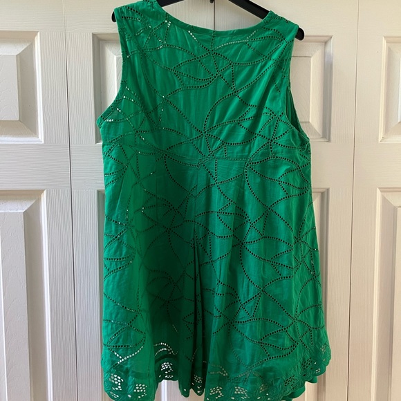 Beautiful green top! - Picture 4 of 5